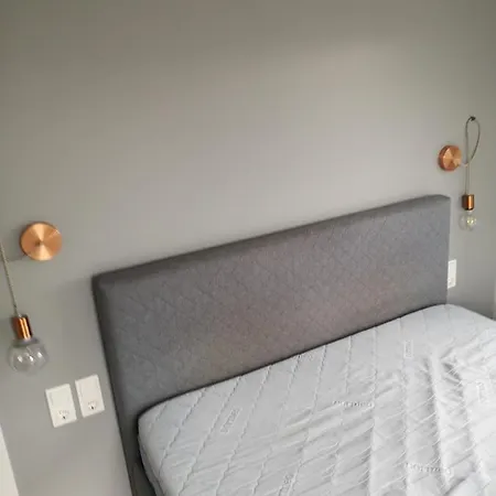 Villa + Apartmenty Almfeldstrasse Green Garden דירה *